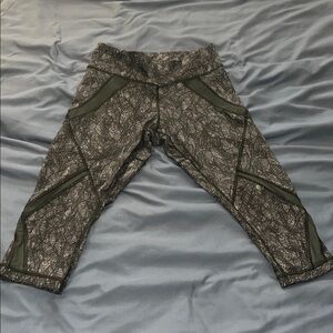 Lululemon Athletica cool to street gator green crops